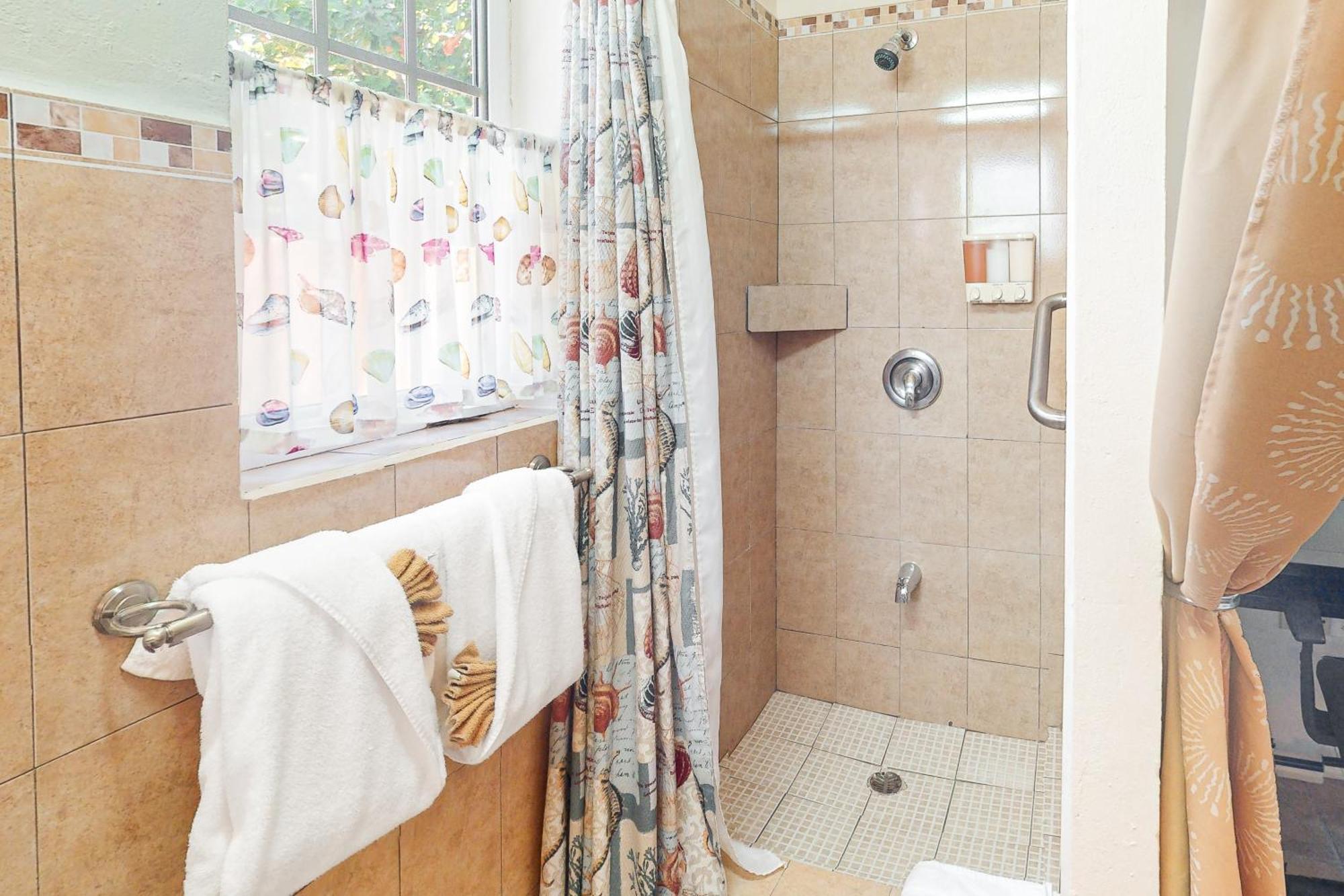 Hummingbird Home Suites San Pedro  Quarto foto