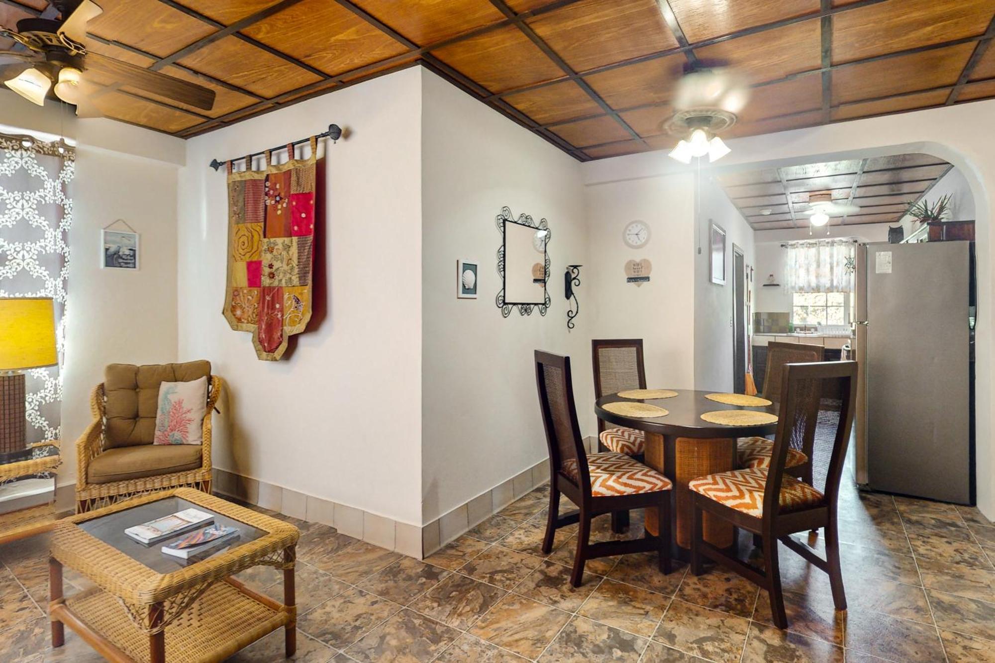 Hummingbird Home Suites San Pedro  Quarto foto