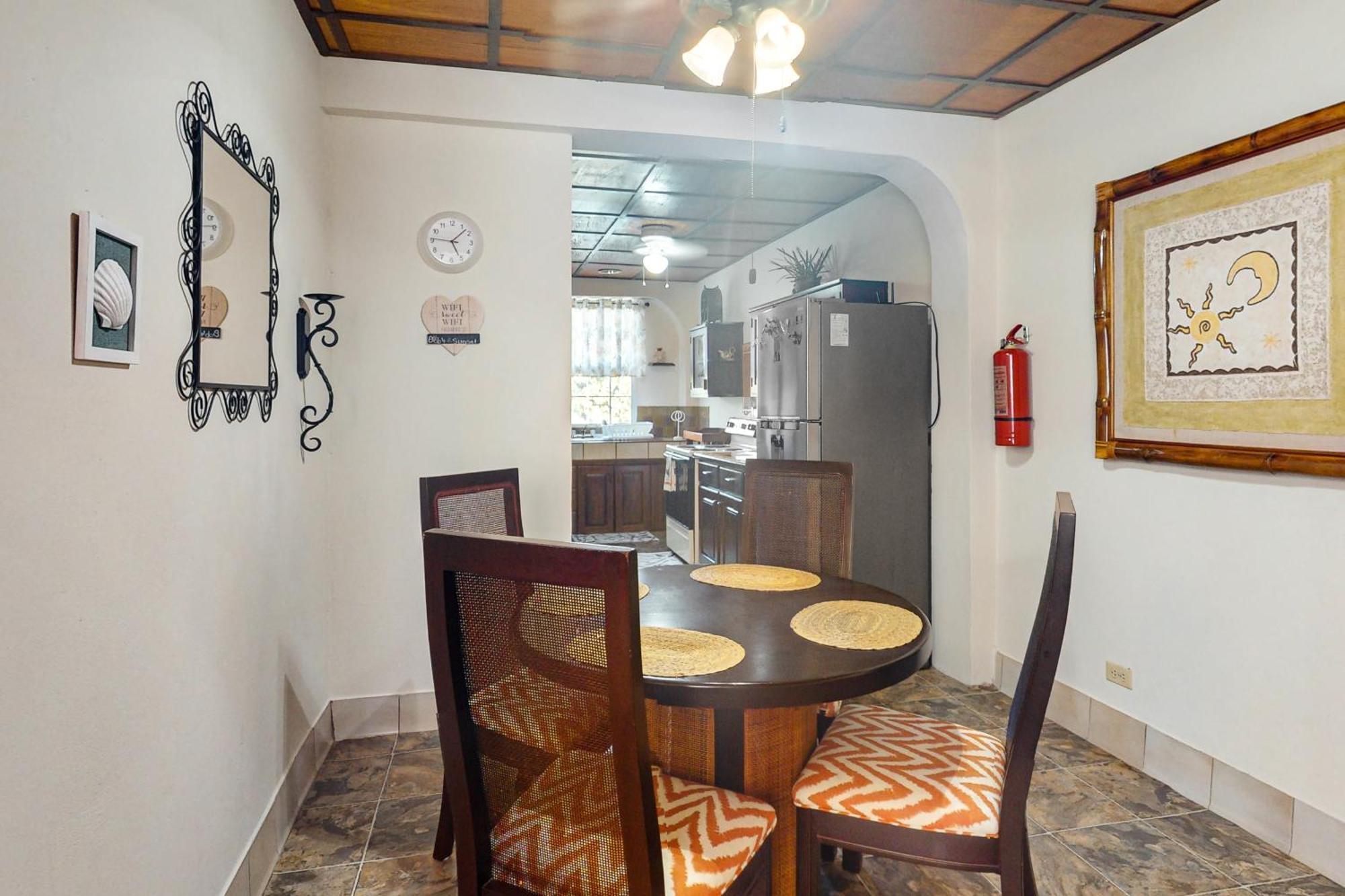 Hummingbird Home Suites San Pedro  Quarto foto
