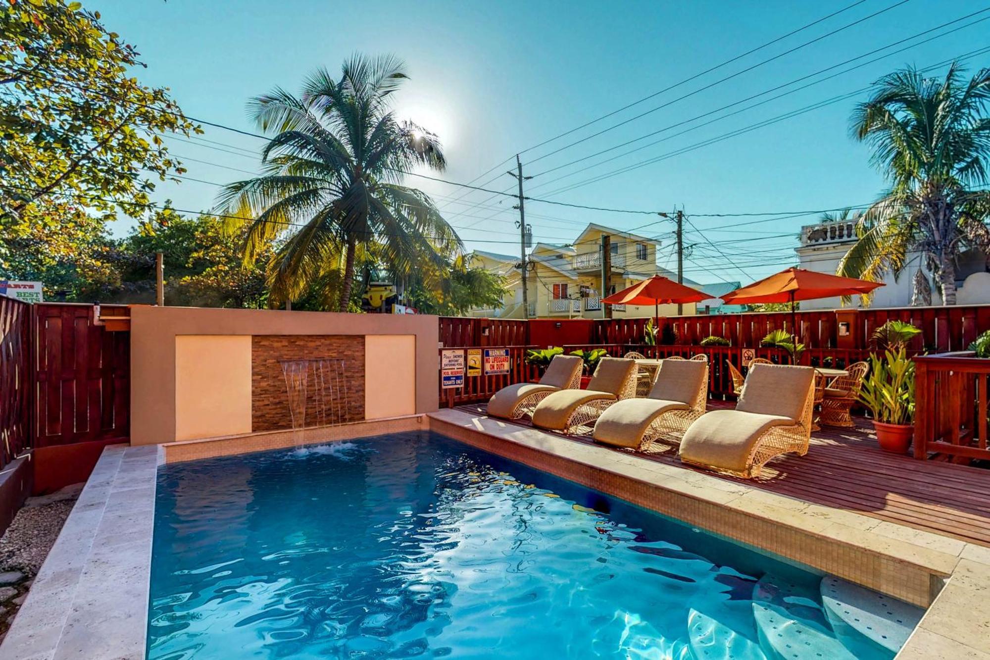 Hummingbird Home Suites San Pedro  Quarto foto