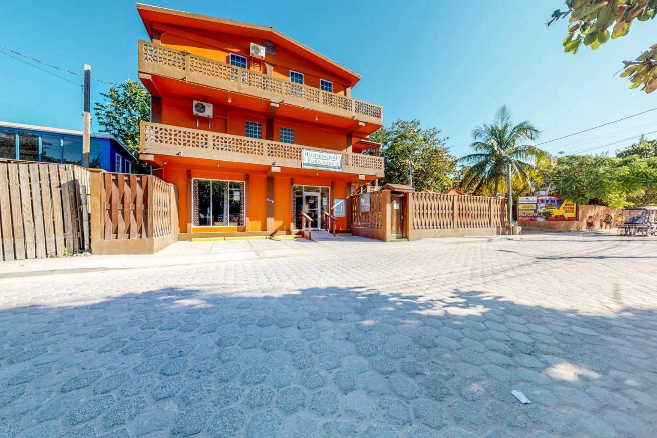 Hummingbird Home Suites San Pedro  Exterior foto