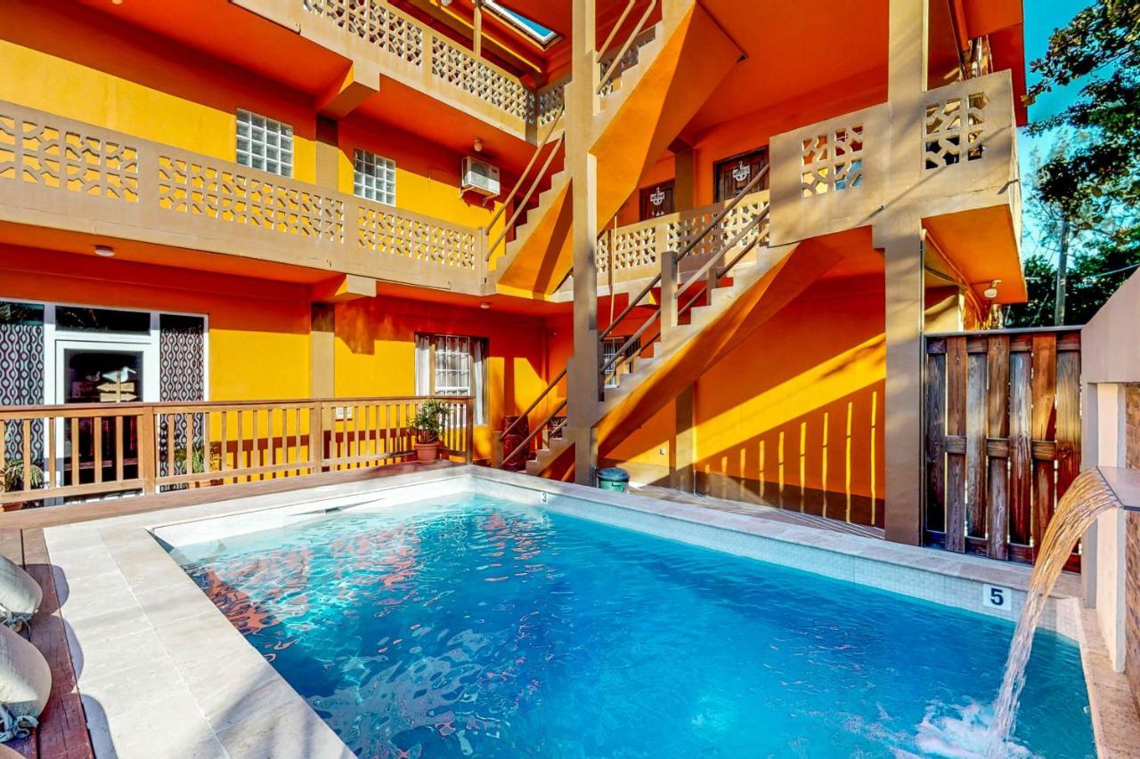 Hummingbird Home Suites San Pedro  Exterior foto