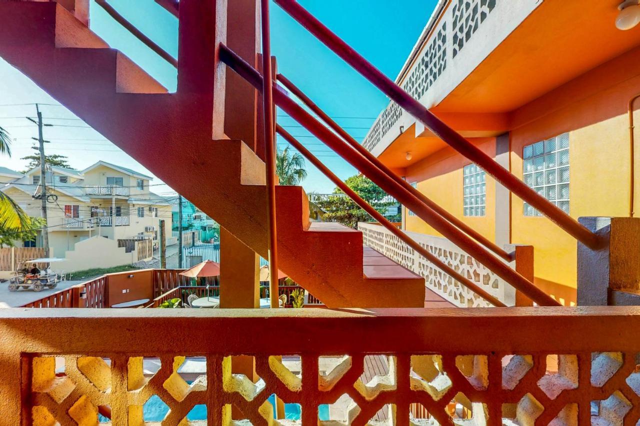 Hummingbird Home Suites San Pedro  Exterior foto