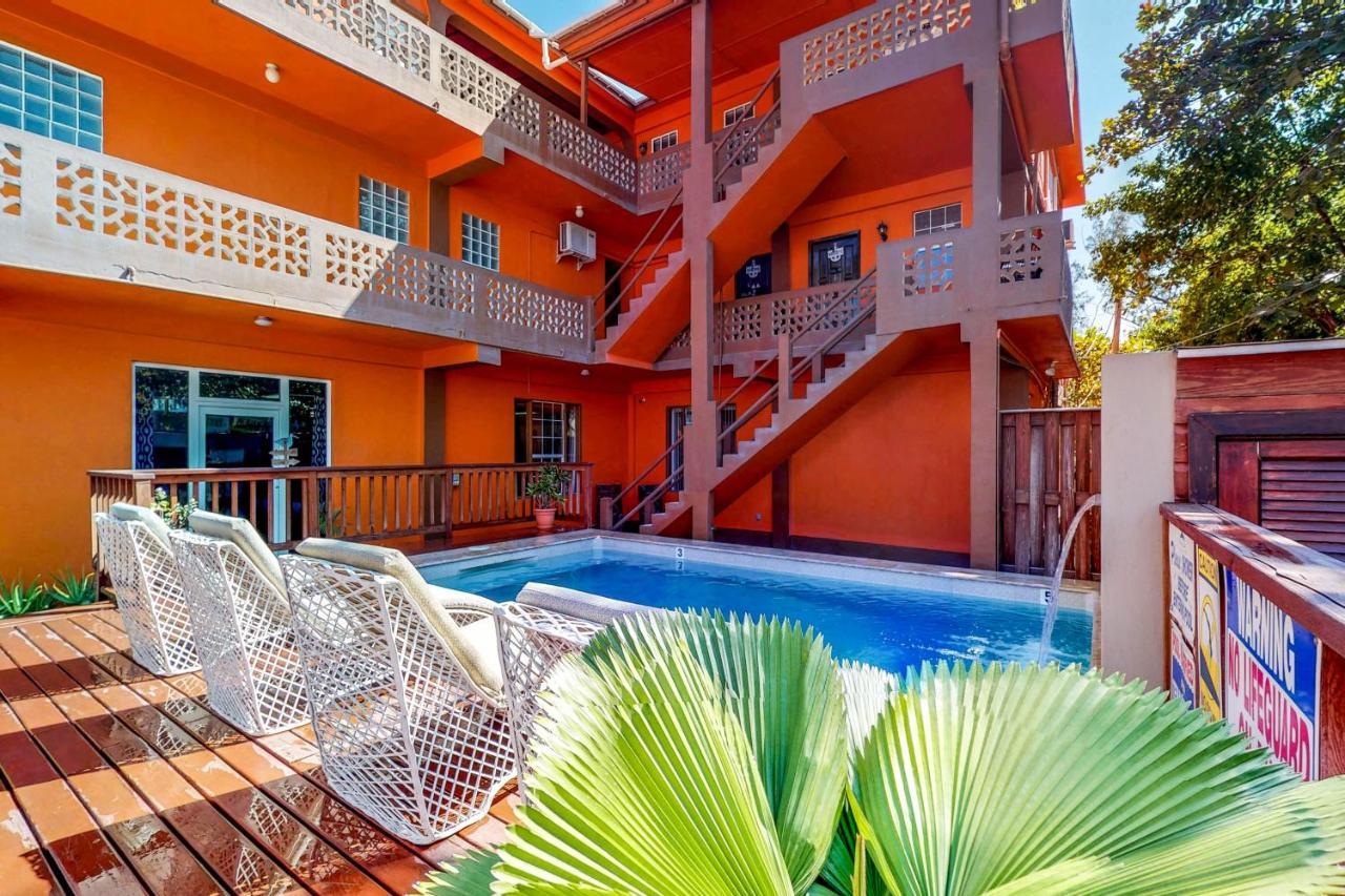 Hummingbird Home Suites San Pedro  Exterior foto