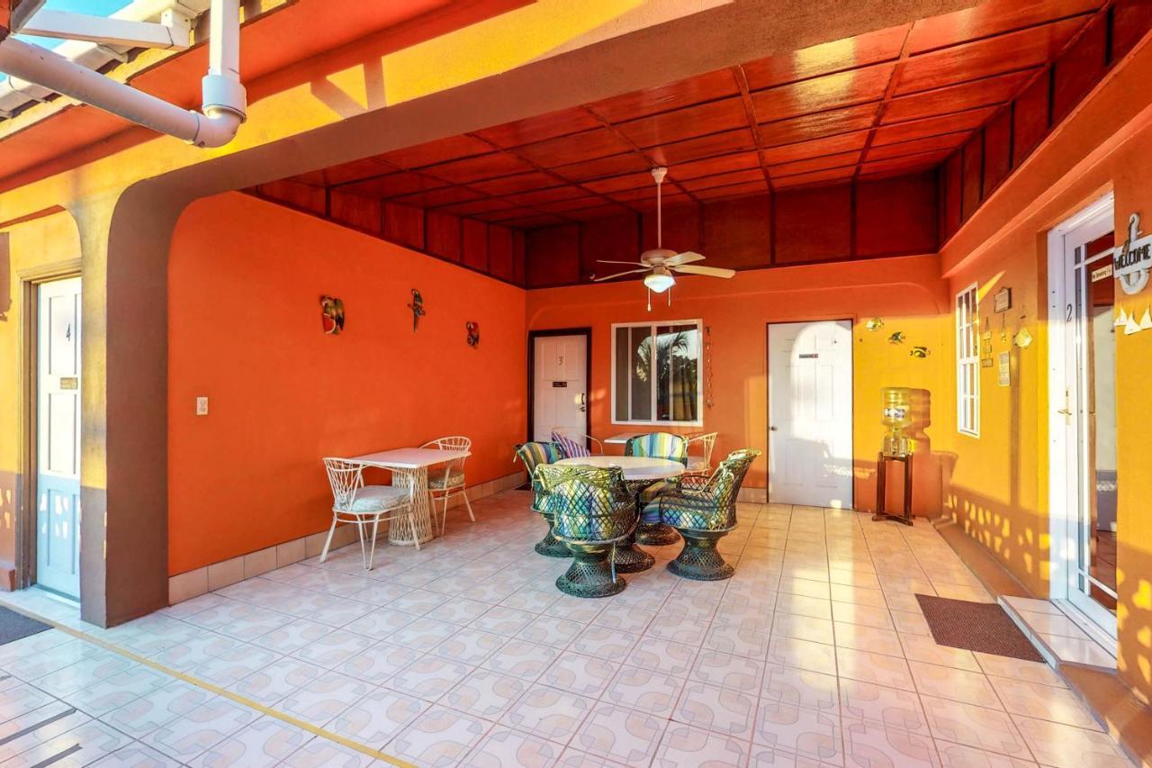 Hummingbird Home Suites San Pedro  Exterior foto