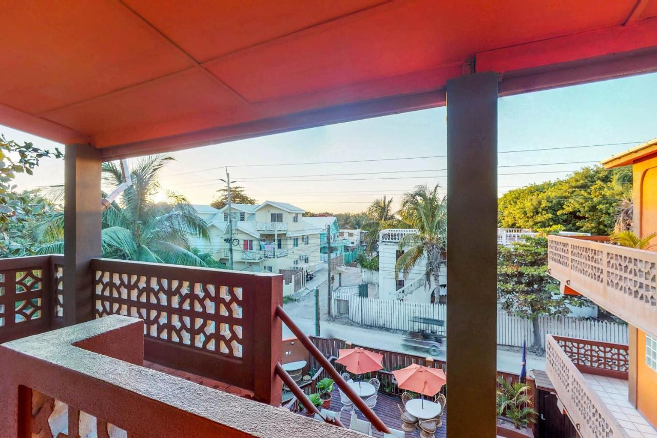 Hummingbird Home Suites San Pedro  Exterior foto