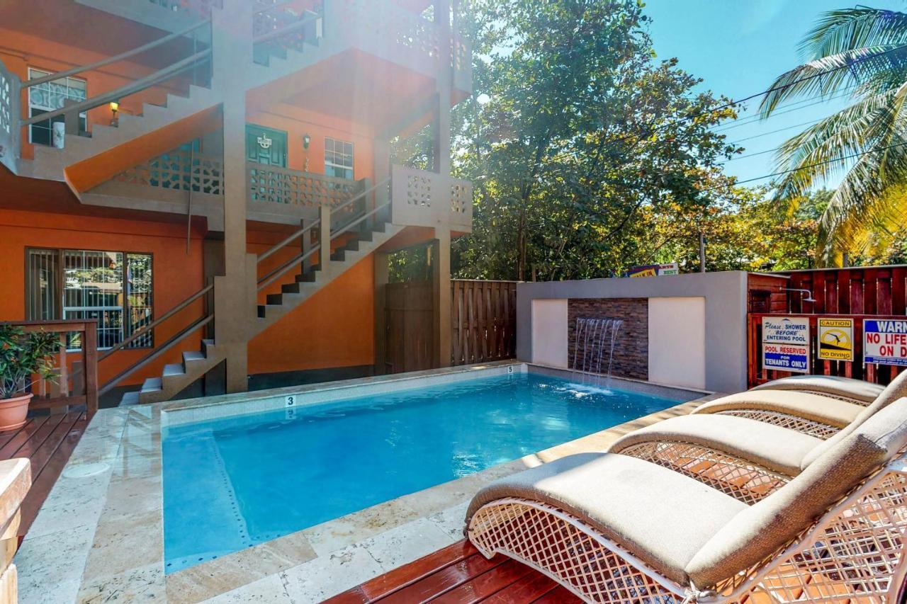 Hummingbird Home Suites San Pedro  Exterior foto